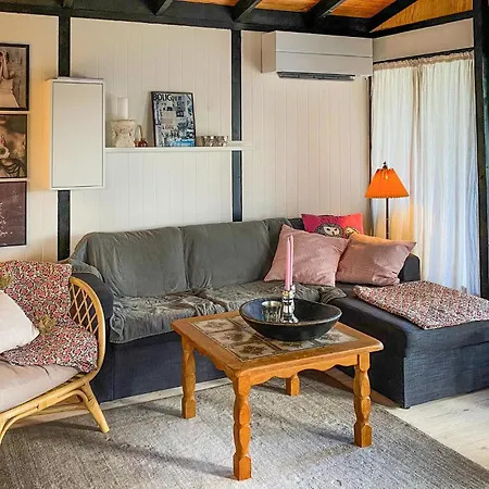 2 Bedroom Awesome In Σπίτι διακοπών *