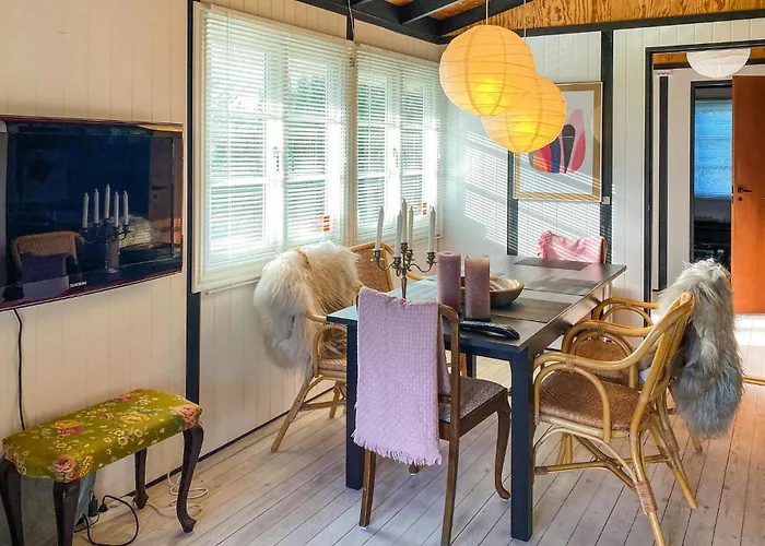 Сasa de vacaciones 2 Bedroom Awesome In Græsted